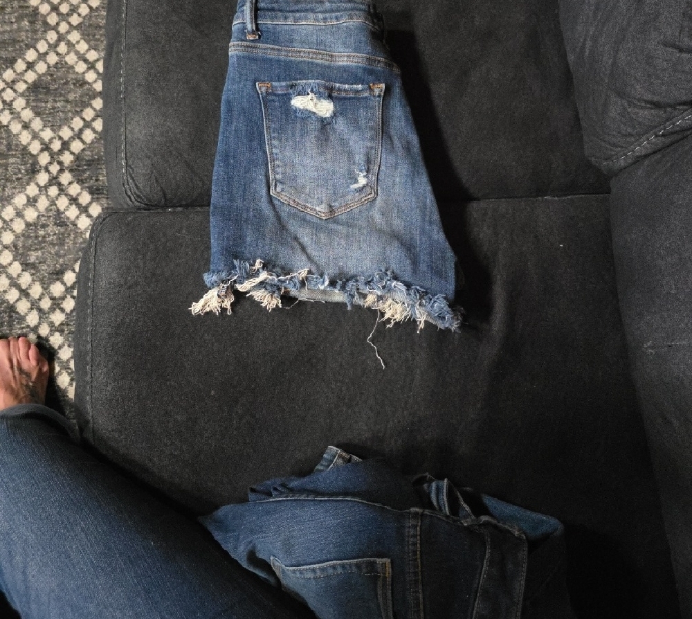 Risen Distressed Blue Jean Shorts with Raw Hem - Picture 4 of 4